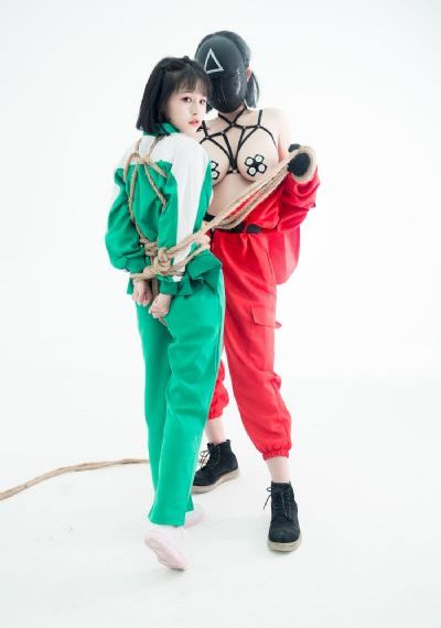 三个美妇跪着用嘴伺候高h_BD英语在线观看完整版
